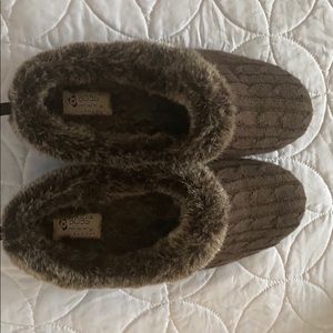 NWOT Skechers Slippers